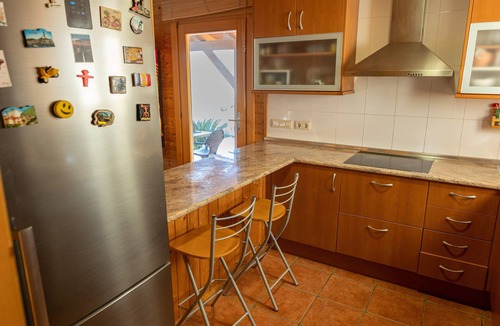 Calafell House | Chalet 'Casa de Madera' with Mountain View, Garden, A/C, Pool & Wi-Fi