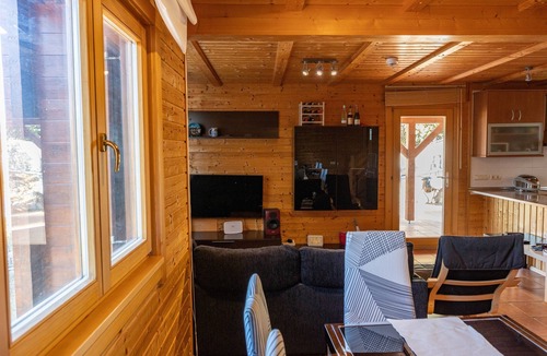 Calafell House | Chalet 'Casa de Madera' with Mountain View, Garden, A/C, Pool & Wi-Fi