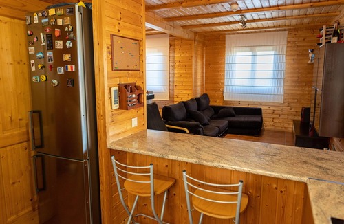 Calafell House | Chalet 'Casa de Madera' with Mountain View, Garden, A/C, Pool & Wi-Fi