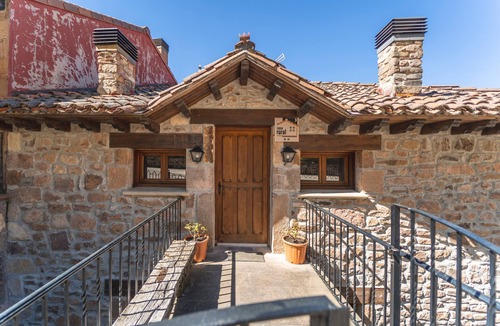 Valle de Valdelaguna House | Chalet 'Casa Rural Las Hoyas I' with Mountain View