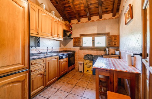 Valle de Valdelaguna Ski Chalet | Chalet 'Casa Rural Las Hoyas Ll' with Mountain View
