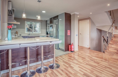 Gandia Ski Chalet | Chalet "Casa Para Disfrutar en Familia" with Pool & Wi-Fi