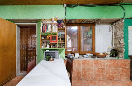 El Pont de Vilomara I Rocafort Ski Chalet | Chalet 'Casa Refugi Les Orenetes' with Shared Terrace and Kitchen