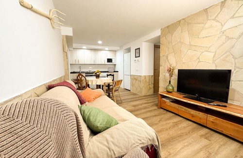 Mainar House | Chalet 'Casa Rural La Abuela' with Mountain Views, Wi-Fi, and Air Conditioning