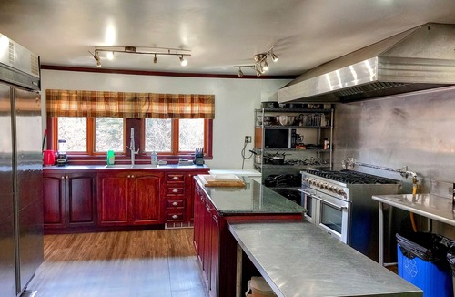 Lac-Superieur Ski Chalet | Chalet Castello & SPA north side Mont-Tremblant 13 rooms and bathroom