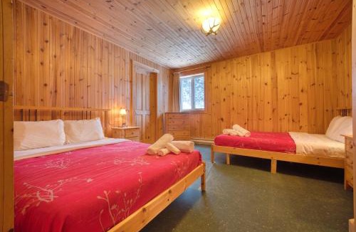 Saint-Paul-de-Montminy Ski Chalet | Chalet Cerf Ski in-out Appalaches Park 16 Guests
