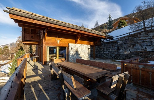 Saint-Pierre-de-Clages Ski Chalet | Chalet Chafrebelle - sauna & view