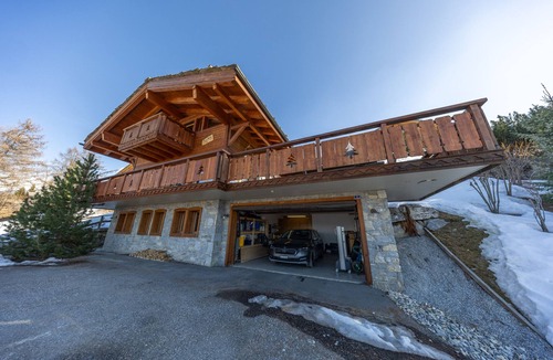 Saint-Pierre-de-Clages Ski Chalet | Chalet Chafrebelle - sauna & view