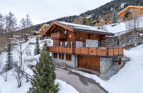 Saint-Pierre-de-Clages Ski Chalet | Chalet Chafrebelle - sauna & view