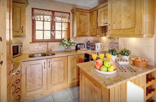 Manigod Ski Chalet | Chalet Chenavray - Manigod base for 10, spa & great skiing - OVO Network