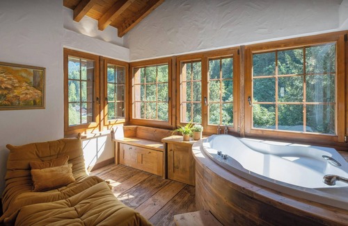 Saleinaz Ski Chalet | Chalet Cinq Moutons - Swiss mountain stay 14p, spa & nature - OVO Network