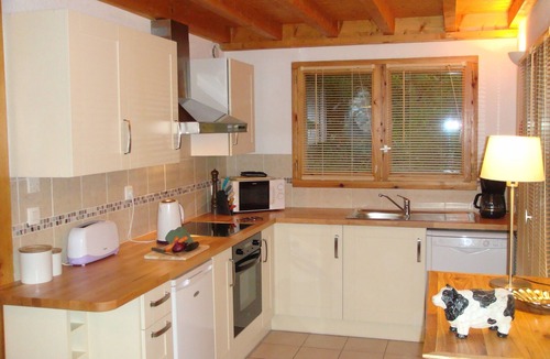 Oz-en-Oisans Ski Chalet | Chalet Clementine offers skiing luxury in Oz en Oisans part of Alpe d'Huez area.