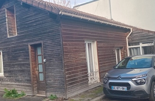 Mons - Plaine basse Ski Chalet | Chalet close to the airport