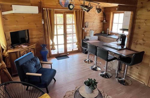 Villefranche-sur-Cher Ski Chalet | Chalet Cosy Edenna