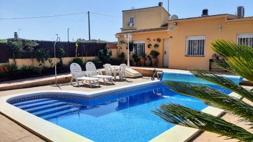 Santa Oliva House | Chalet con piscina privada y barbacoa