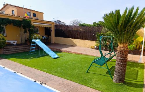 Santa Oliva House | Chalet con piscina privada y barbacoa