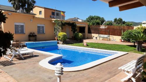 Santa Oliva House | Chalet con piscina privada y barbacoa