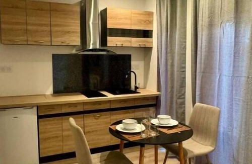 Meyzieu Centre Apartment | Chalet Cosy
