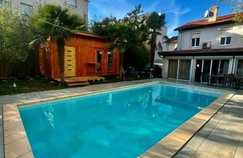 Meyzieu Centre Apartment | Chalet Cosy