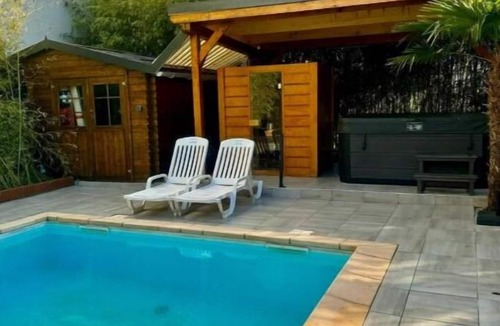 Meyzieu Centre Apartment | Chalet Cosy