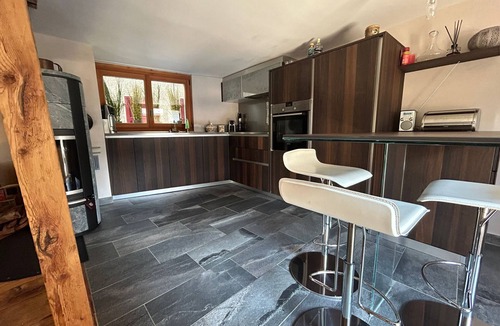 Saint-Luc Apartment | Chalet cosy rénové et charmant