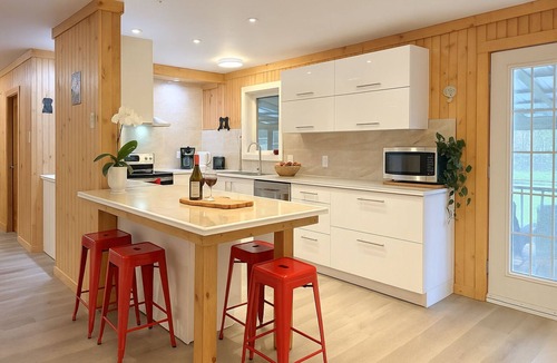 Lac-Superieur Ski Chalet | Chalet Crepuscule - lovely large waterfront chalet: SPA, pool & foosball tables