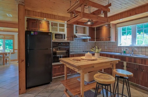 St-Adolphe-d'Howard Ski Chalet | Chalet du Domaine: Spa + View!