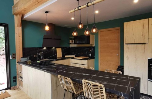 Jassat Ski Chalet | Chalet D'exception, au Cœur des Bois Avec vue sur le Château de Murol !