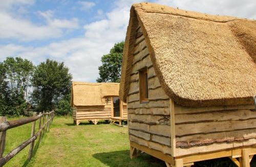 Saint-Germain-d'Aunay Resort | Chalet David Hockney