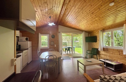 Beynat Ski Chalet | Chalet de 4 pers - Lac de Miel à 500m - Beynat - Parking/Piscine