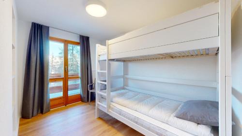 Les Mayens-de-Sion House | Chalet de lOurs AUTHENTIC Etage Penthes 14 pers