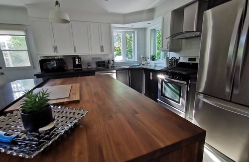 Lac-aux-Sables Ski Chalet | Chalet de luxe Équinoxe - waterfront with Spa