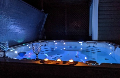 Lac-aux-Sables Ski Chalet | Chalet de luxe Équinoxe - waterfront with Spa