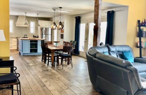 Georgeville Ski Chalet | Chalet de Luxe & Paisible @ au Bord du Lac Memphrémagog