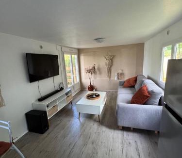 Rozay-en-Brie Ski Chalet | Chalet de pêche Le Caribou