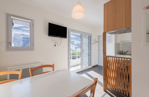 Sers Ski Chalet | Chalet "De Sers" with Mountain Views, Private Terrace and Wi-Fi