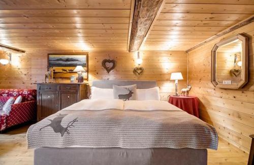 Ronco Bed & Breakfast | "CHALET dei FIORI" room & apartment