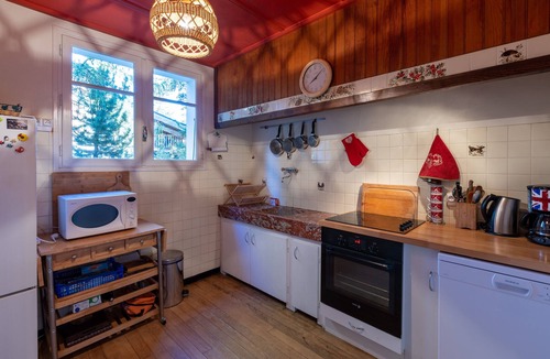 Superbolquere House | Chalet des Melezes - Four Bedroom House, Sleeps 9