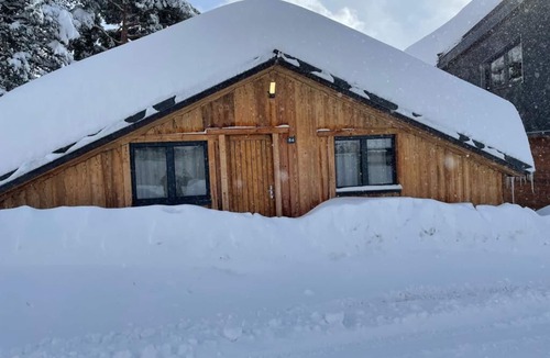 Les Angles Ski Chalet | Chalet des Oursons aux Angles with lake view