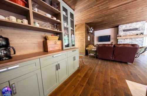 Mansonville Ski Chalet | Chalet Deschamps | spa | dog friendly