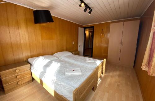 Bettmeralp Apartment | Chalet Diana - Spacious flat - Village core - South facing - Ski-in/Ski-out