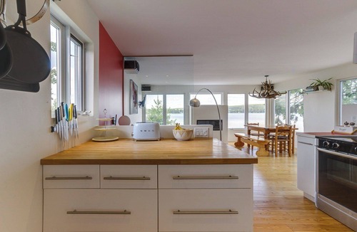 Magog Ski Chalet | Chalet directly on the shores of magnificent Lake Lovering