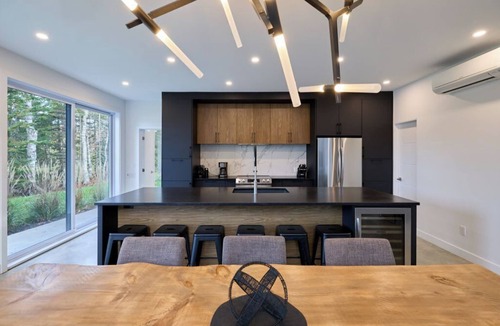 Saint-Jean-des-Piles Ski Chalet | Chalet du Barrage Lakefront & Private Dock