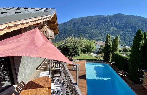 Seez Ski Chalet | Chalet du chat - sleeps 10, fireplace, jacuzzi, pool, parking
