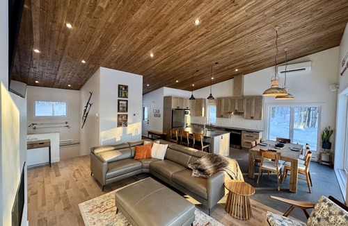 Gore House | CHALET DU COLONEL BARRON – Grand chalet neuf au bord de l’eau