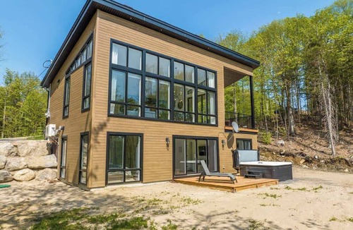 Saint-Faustin-Lac-Carre Ski Chalet | Chalet du Golf with Spa
