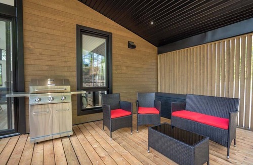 Saint-Faustin-Lac-Carre Ski Chalet | Chalet du Golf with Spa