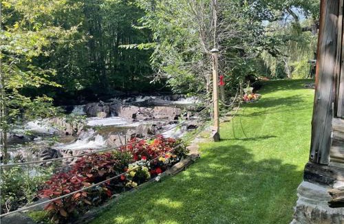 Brownsburg-Chatham Ski Chalet | Chalet du Moulin