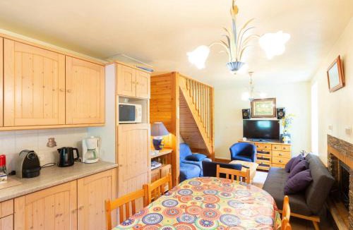 Loudervielle Ski Chalet | Chalet Duplex à Peyragudes – 3 Chambres, Cheminée, Terrasse, Près des Sentiers et Télécabine - FR-1-695-38