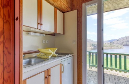 Saint-Jacques-d'Ambur Ski Chalet | Chalet en pleine nature ! Balcon + vue sur le lac
